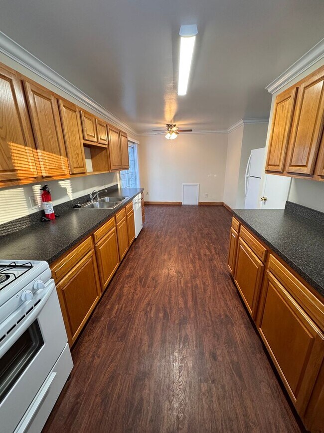 Building Photo - 3962 Lake Rd