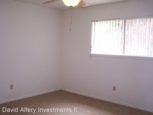 Foto del edificio - 8276-8288 Orchard Ave