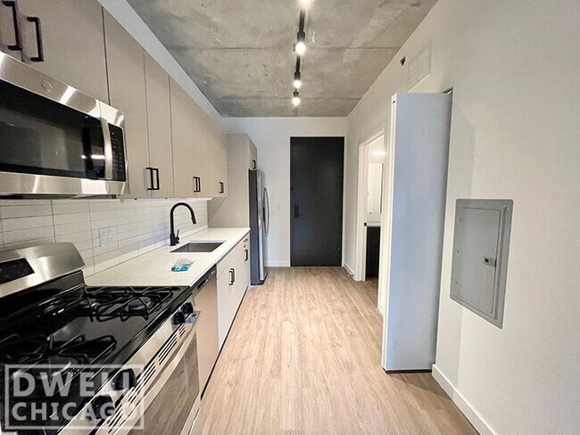 Foto del edificio - 405 W Superior St