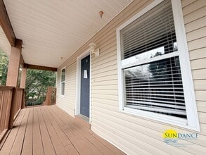 Building Photo - 118 David St