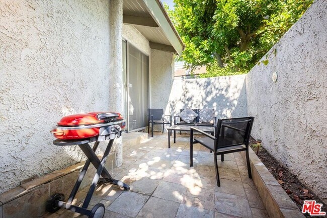 Foto del edificio - 11848 Moorpark St