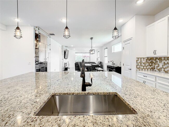 Building Photo - 303 Miro Dr