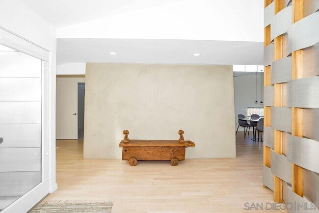 Building Photo - 1563 Calle Candela