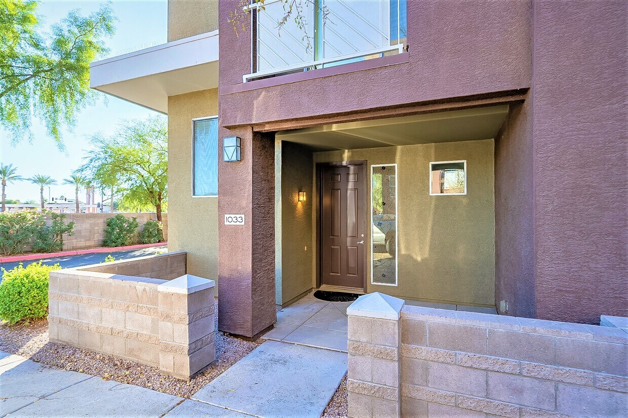 Front patio coverd entry way this is on the court yard side of complex - 6605 N 93rd Ave