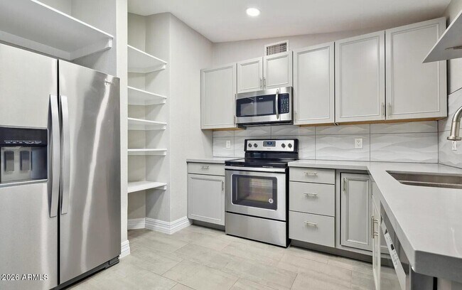 Foto del edificio - 2068 E Howe Ave