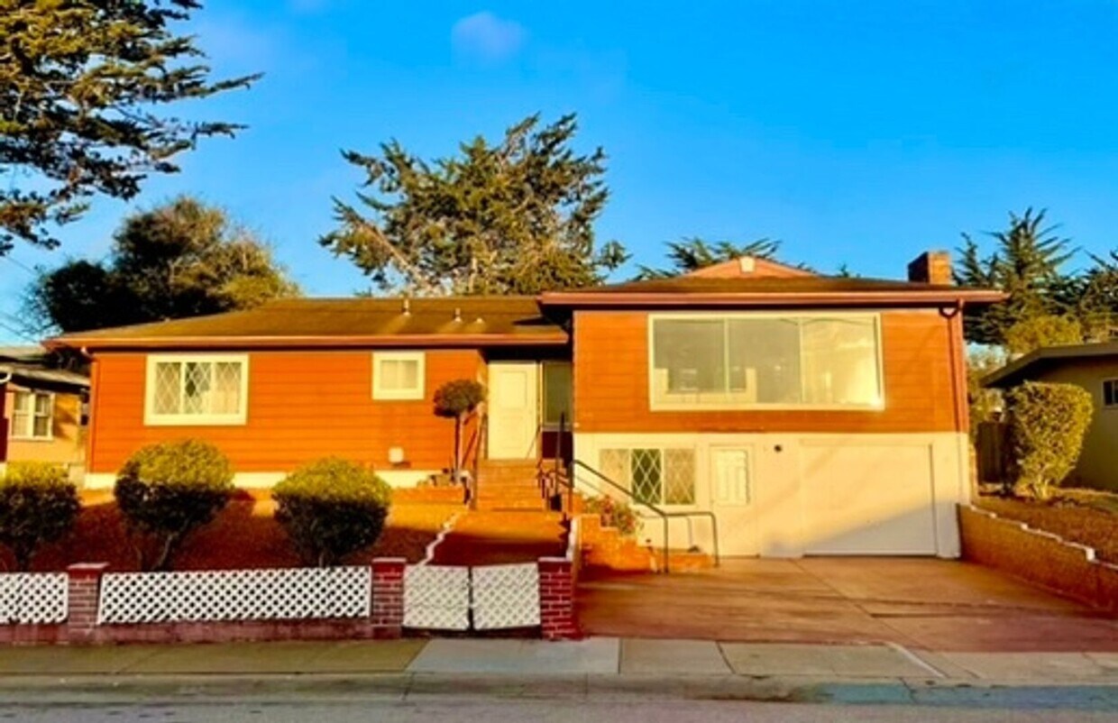 Primary Photo - Spacious Coastal Home with Ocean Views and...