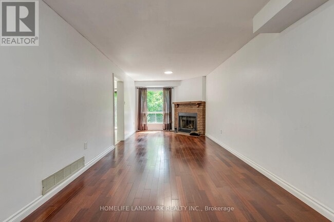 Building Photo - 1226 Cottonwood Crescent