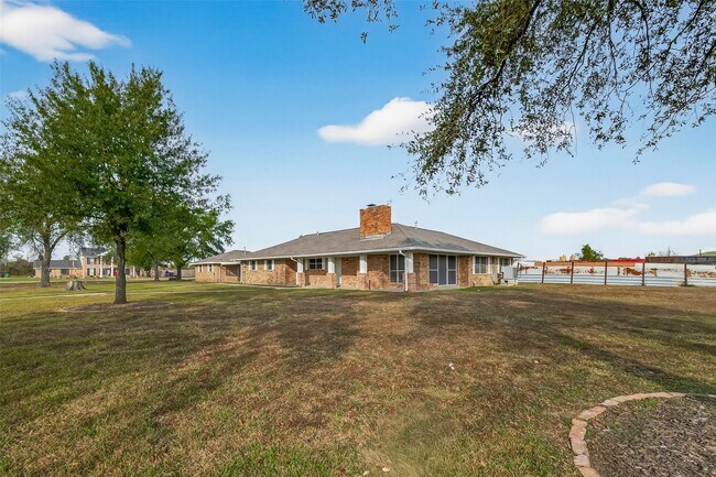 Foto del edificio - 10645 Oak Brook Dr