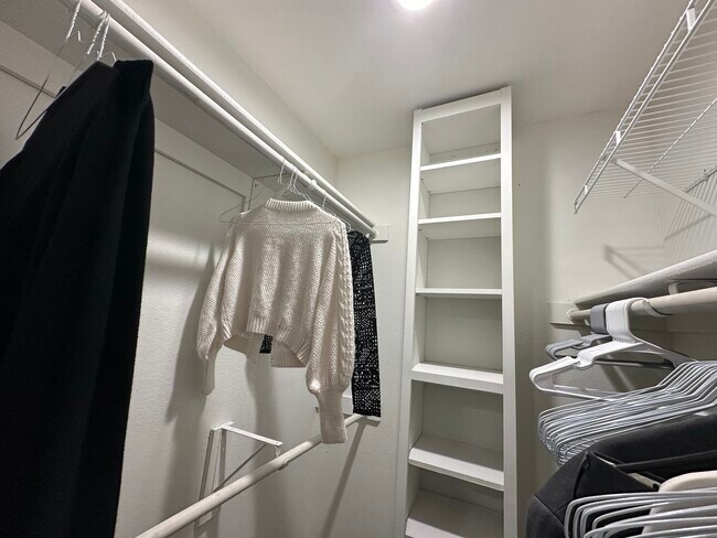 Walk-in Closet - 2730 Silver Creek Dr