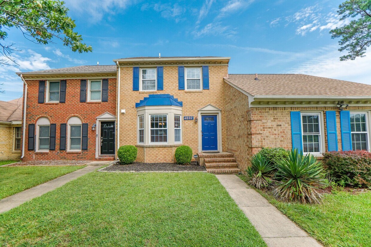 Primary Photo - Beautifully maintained townhouse in Virgin...