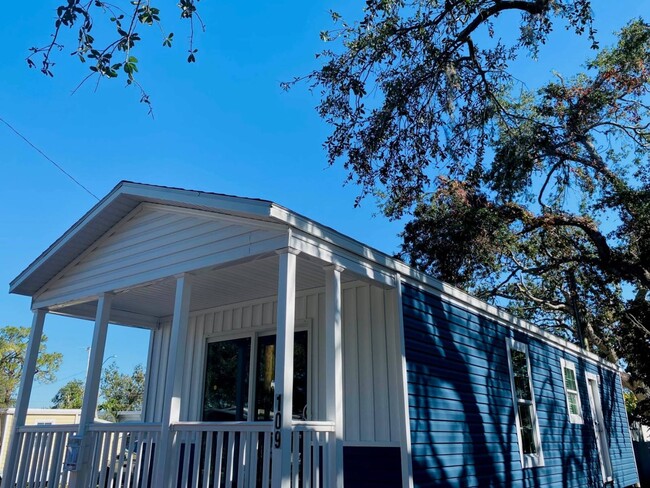 Foto del edificio - 2320 Bee Ridge Rd