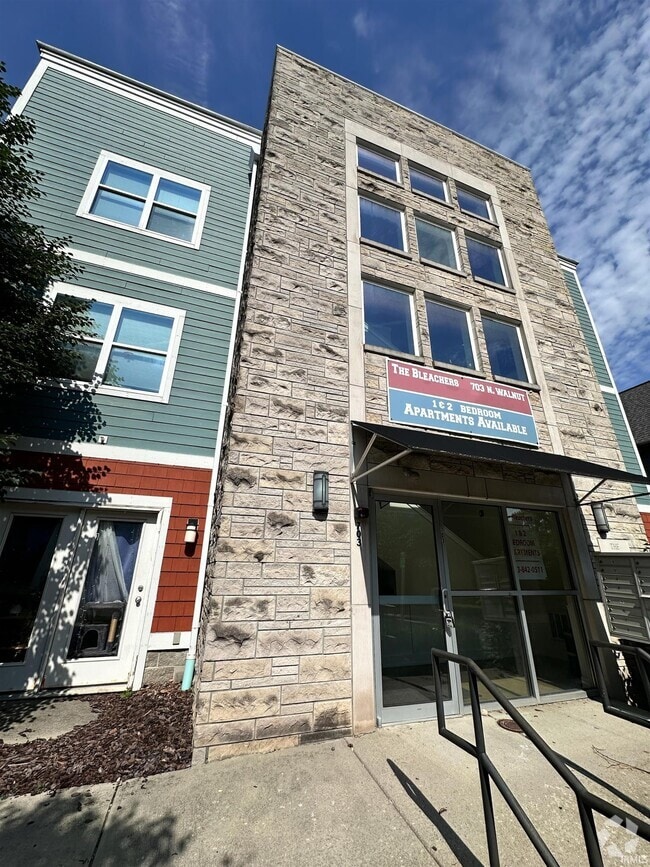 Building Photo - 703 N Walnut St