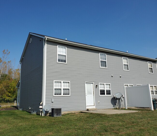 Foto del edificio - 105 Courtright East Rd