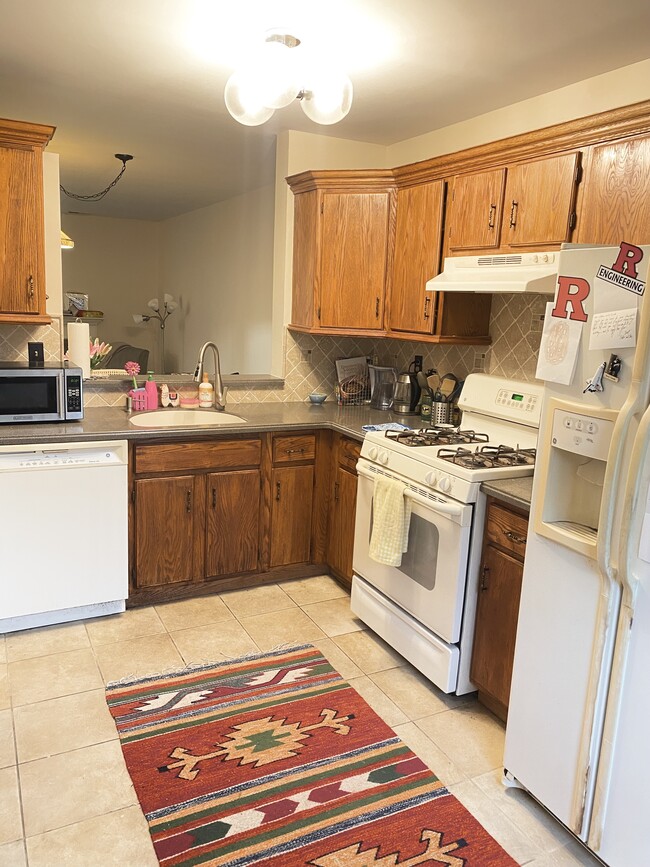 Kitchen - 1313 Juniper Ct