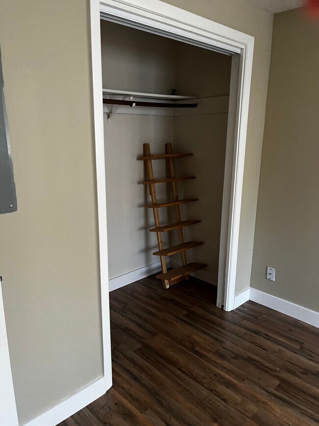 Building Photo - 1540 SW Fairview Ave