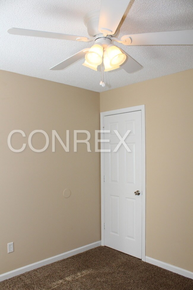 Foto del edificio - 500 Fountain Lake Rd