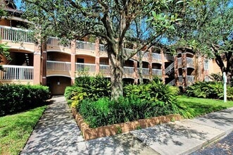 Building Photo - 13917 Fairway Island Dr
