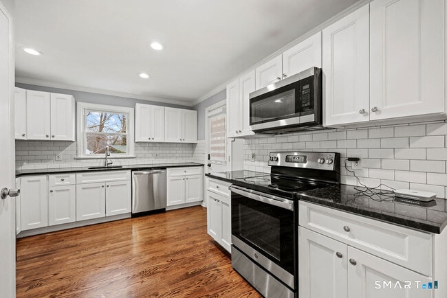 Foto del edificio - 125 Twin Brook Rd