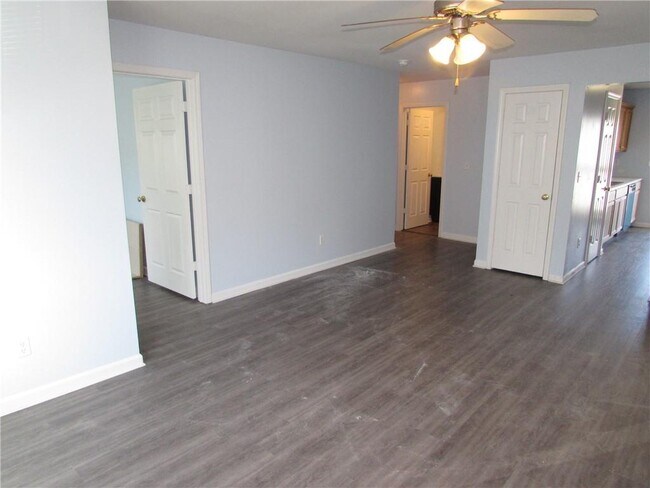 Building Photo - 1600 Stonehaven Cir