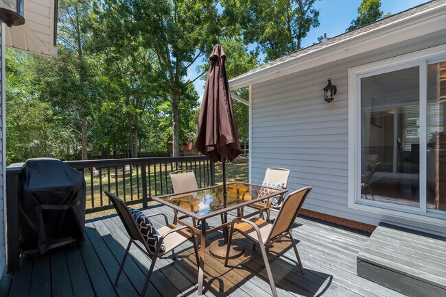 Building Photo - 10817 Honey Bee Cir
