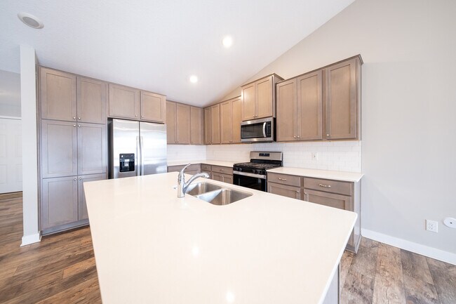 Building Photo - 5109 Mustang Dr