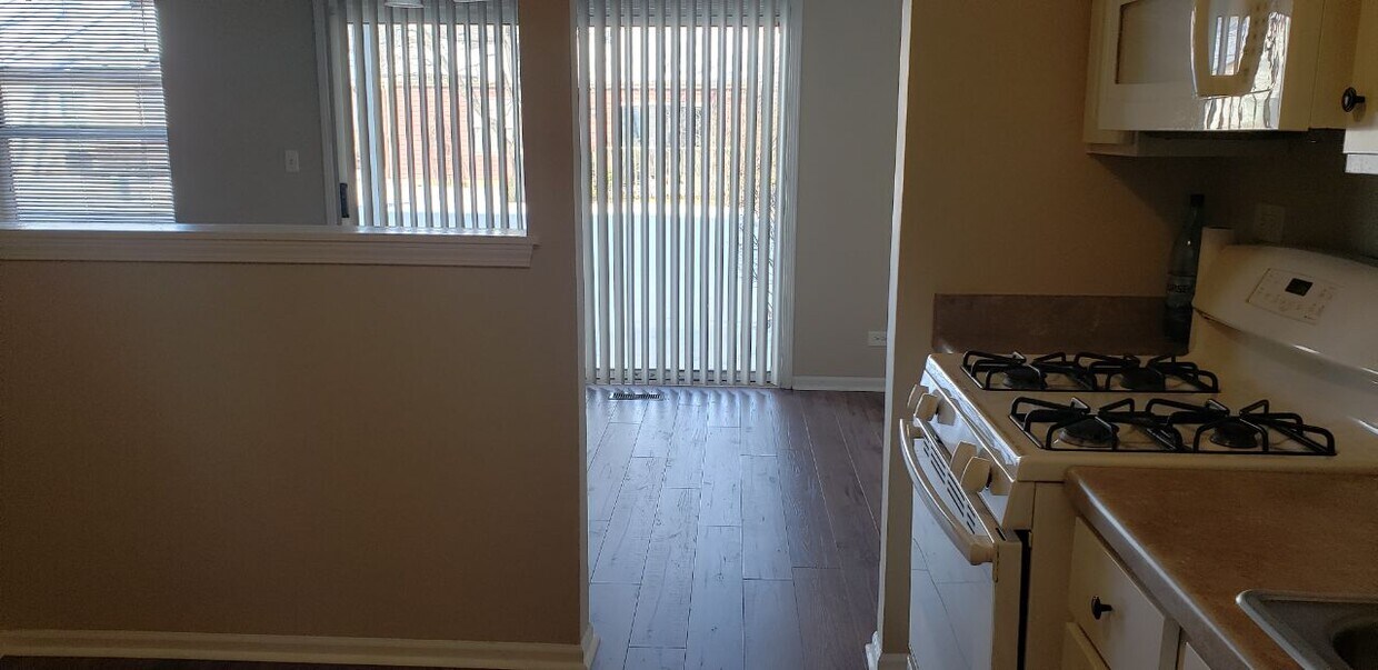 1229 Bradwell Ln Unit B, Mundelein, IL 60060 Apartments in Mundelein