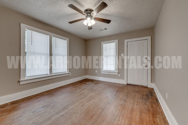 Building Photo - 611 Faulkner St