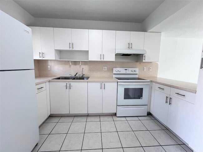 Photo - 519 W 68th Street Unit 4 Apartment