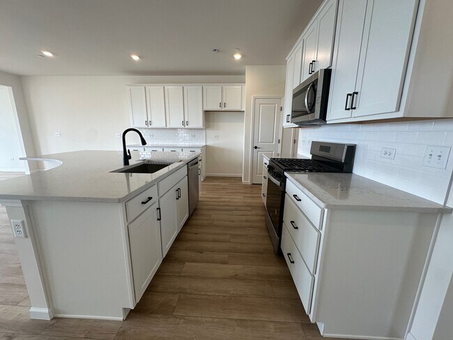 Building Photo - 5955 Hawkweed Dr
