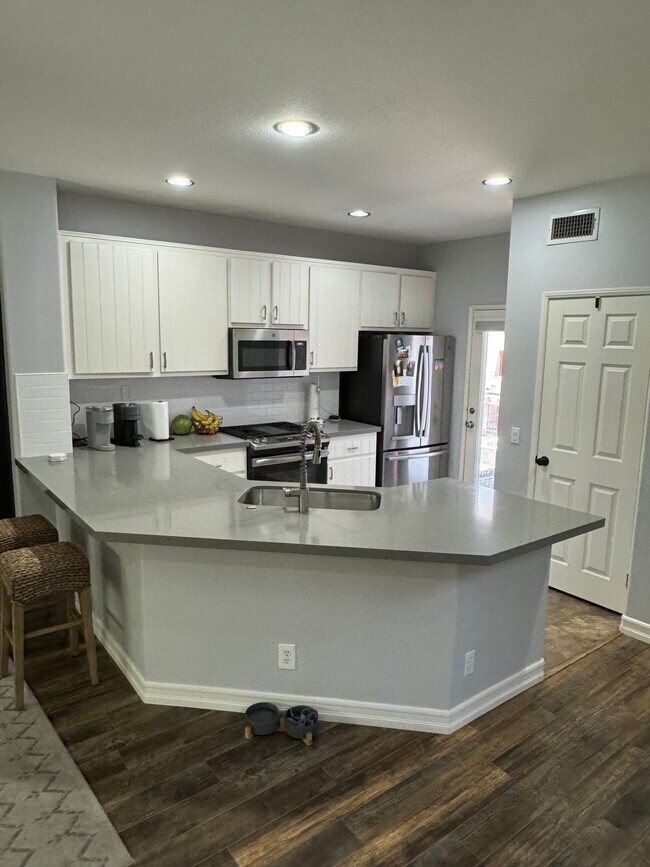 Building Photo - 3 Bluff Cove Dr