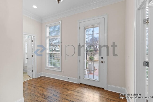 Foto del edificio - 1025 N Sharon Amity Rd