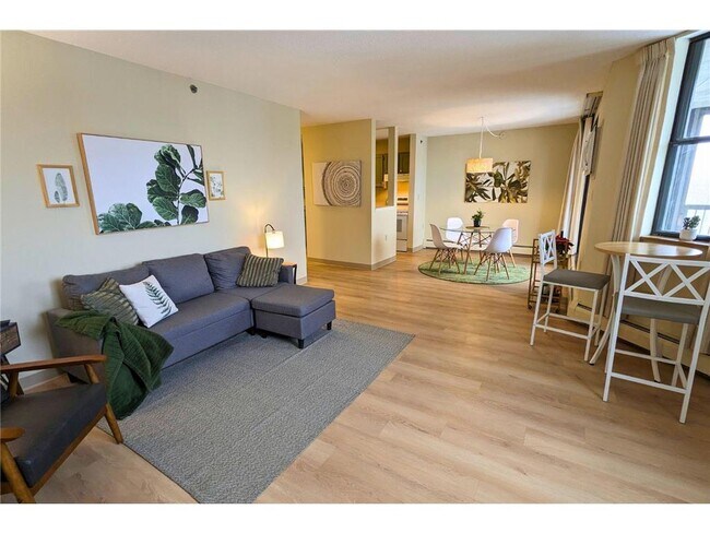 Foto del edificio - 6500 Woodlake Dr