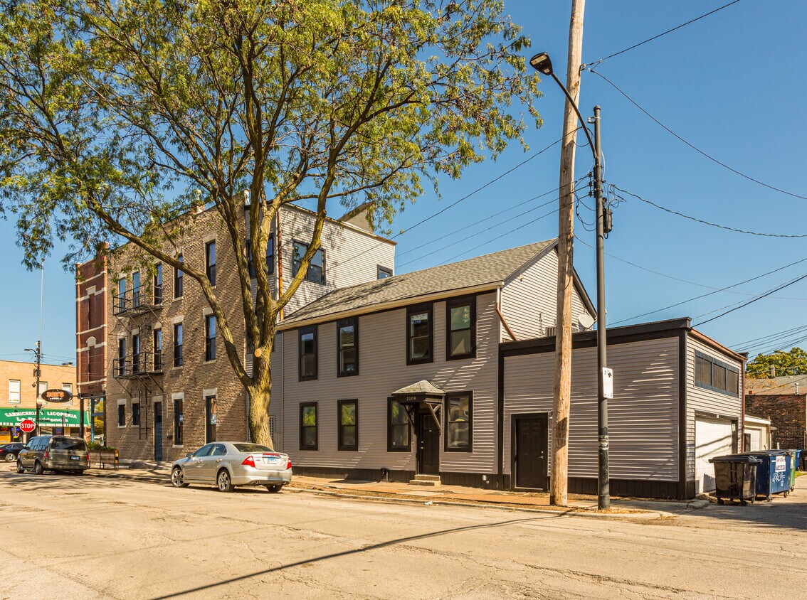 Foto principal - 1659 W 21st St