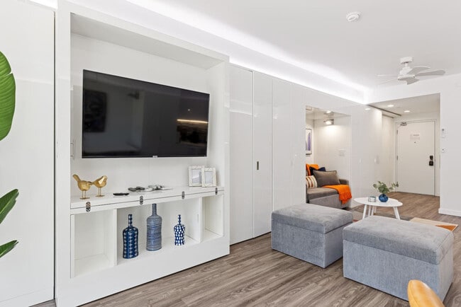 Foto del edificio - 12607 Larchmere Blvd