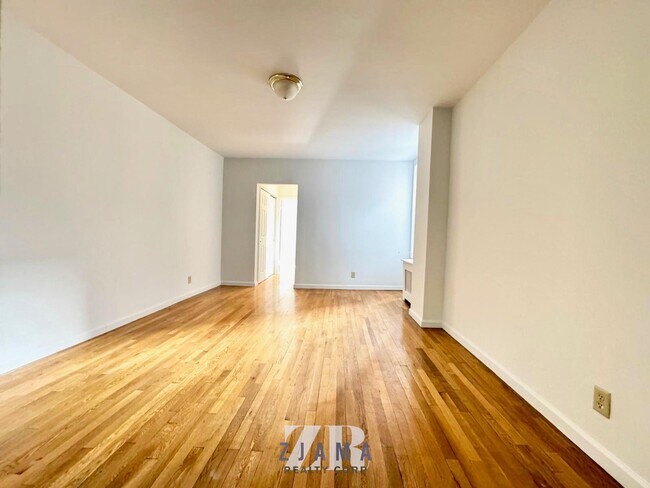 Foto del edificio - 114 Albemarle Rd