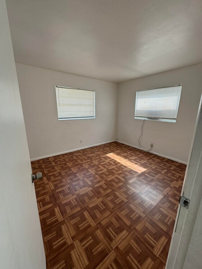 Foto del edificio - 1245 W 35th St