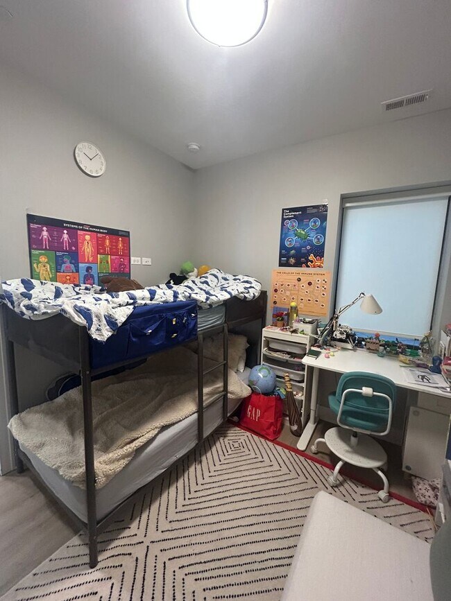 Foto del edificio - 3118 N Greenview Ave