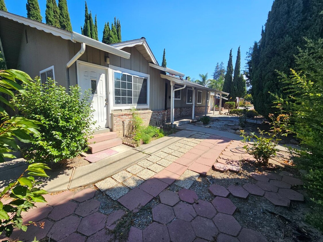 Foto del edificio - 518 Cypress Ave