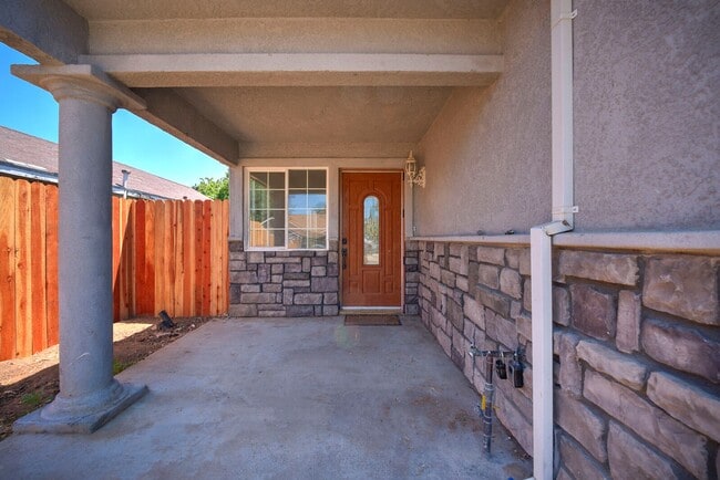Foto del edificio - 2716 Yreka Ave