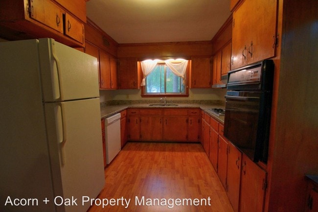 Building Photo - 705 Reynolds Ave