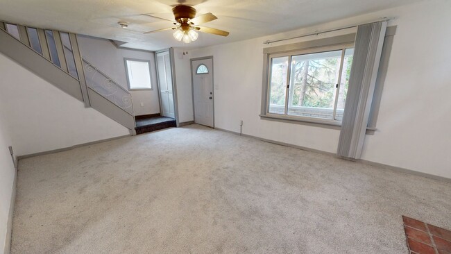 Building Photo - Updated 4 bed, 2.5 bath home in Wilkinsbur...
