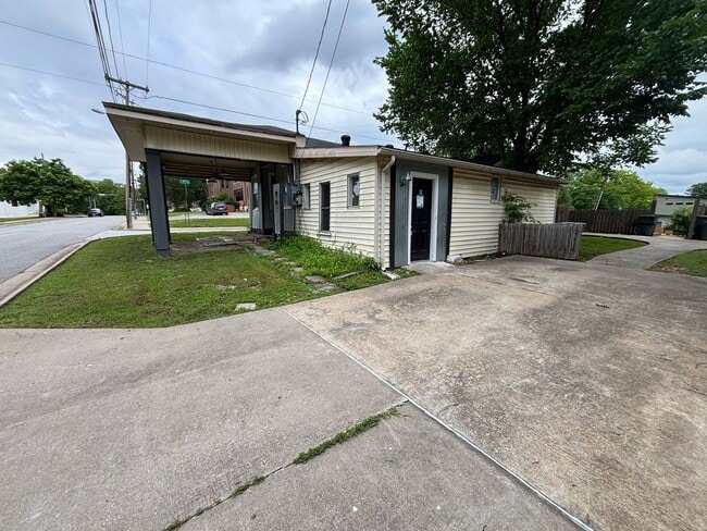 Building Photo - 700 S College Dr