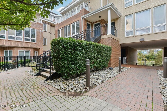 Building Photo - 368 Rector St