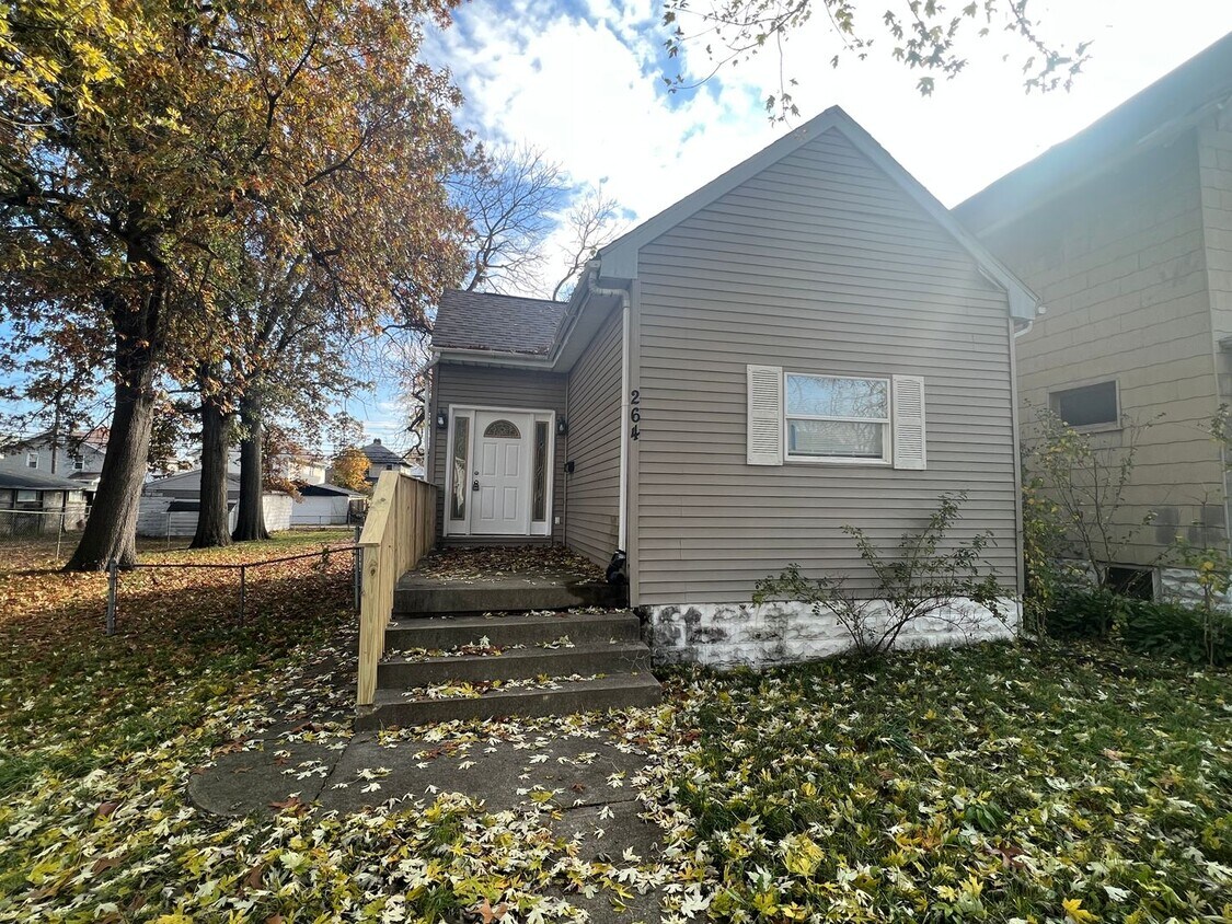 Primary Photo - 2 Bedroom, 1 Bath Home In Columbus!