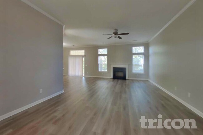 Foto del edificio - 409 Baneberry Ln