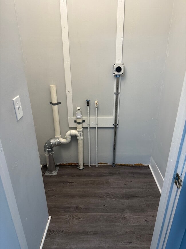 Building Photo - 31 Saratoga Ave