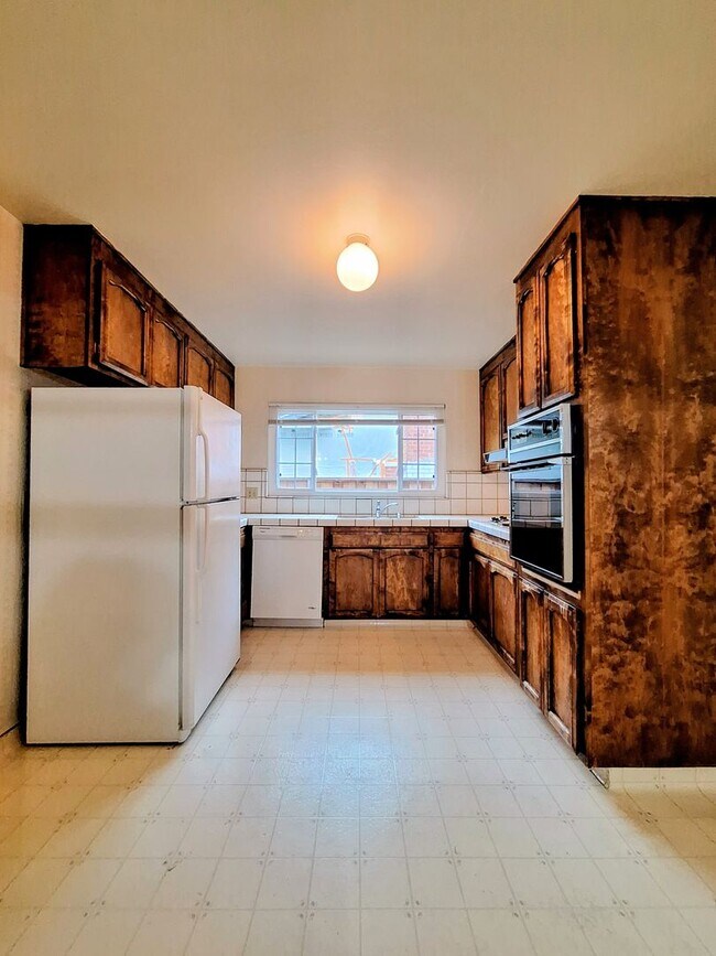 Building Photo - Charming Single Story 3bd House with Large...