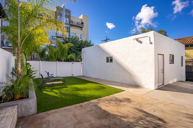 yard just for front unit - 1750 Robinson Ave