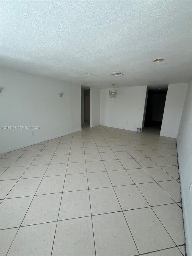 Foto del edificio - 18705 NW 45th Ave