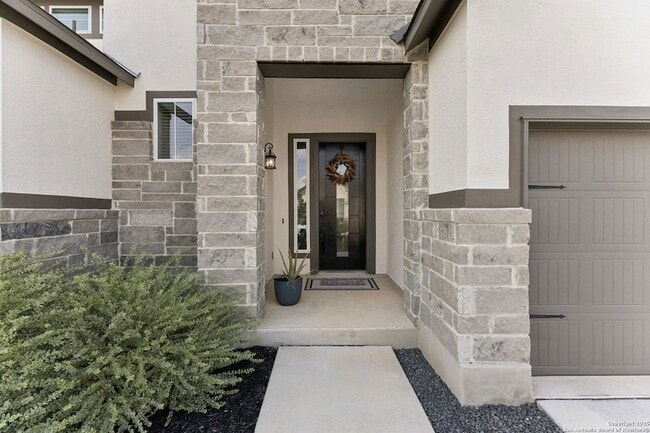 Building Photo - 462 Vamanos